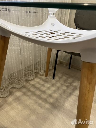 Кухонный стол стеклянный