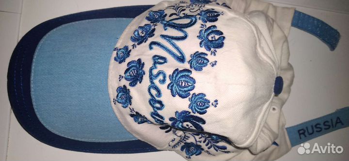 Бейсболка белая с вышивкой в стиле 