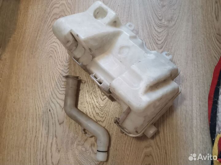 Бачок омывателя Митсубиси colt