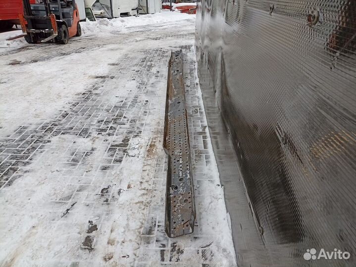 Лонжерон правый Volvo FH