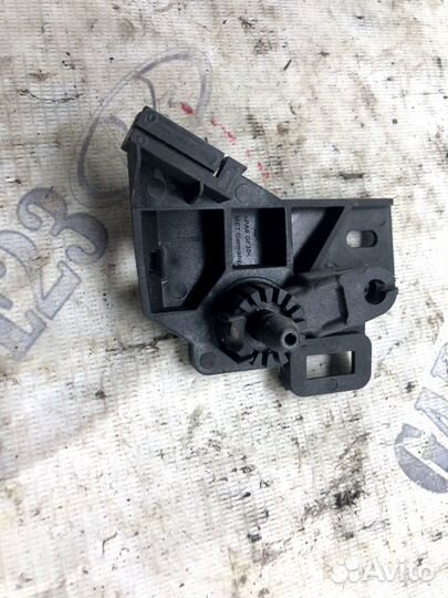 Кронштейн ручки троса открывания капота Volkswagen