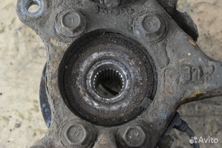 Кулак поворотный передний левый Toyota Auris 1