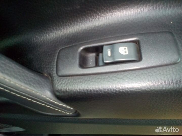 Кнопки стеклоподъёмника на Luxgen 7 SUV