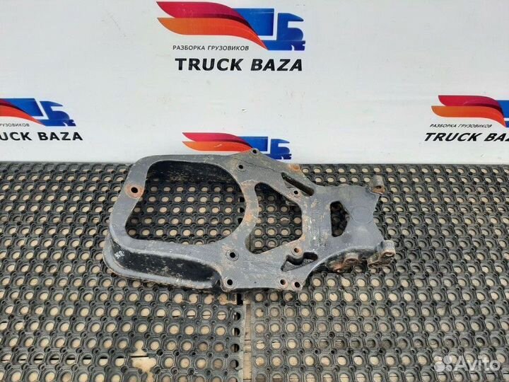 Кронштейн переднего амортизатора