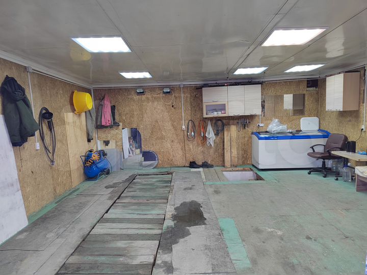 Гараж, > 30 м²