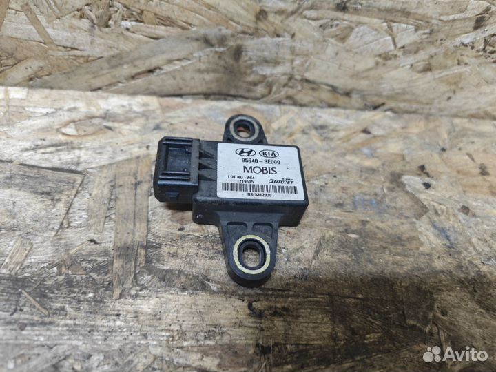 Датчик ускорения Kia Sorento 1