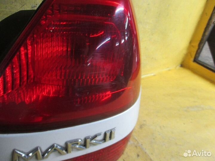 Фонарь правый Toyota Mark ii GX110