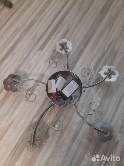 Люстра комнатная (примерно на 14м)