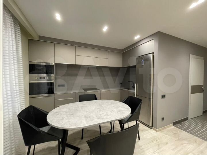 2-к. квартира, 75 м², 8/17 эт.