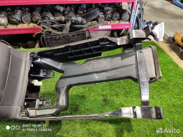 Подлокотник салонный Toyota Crown GWS204 2grfse