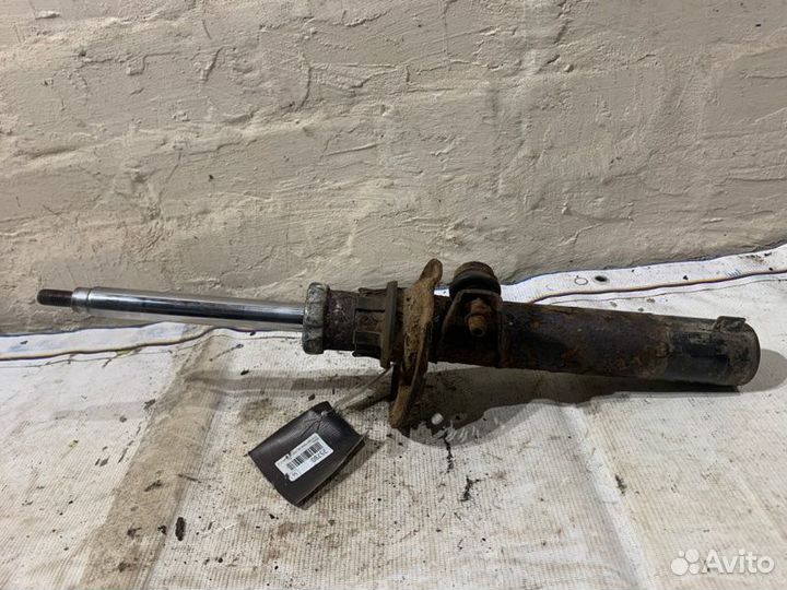 Амортизатор передний левый Volkswagen Passat B6