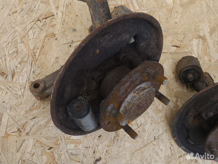 Поворотный кулак задний Hyundai Lantra J2 95-99