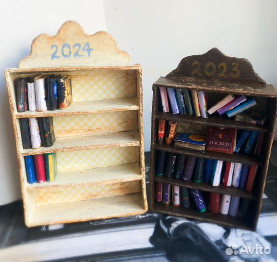 Шкаф книжный миниатюра