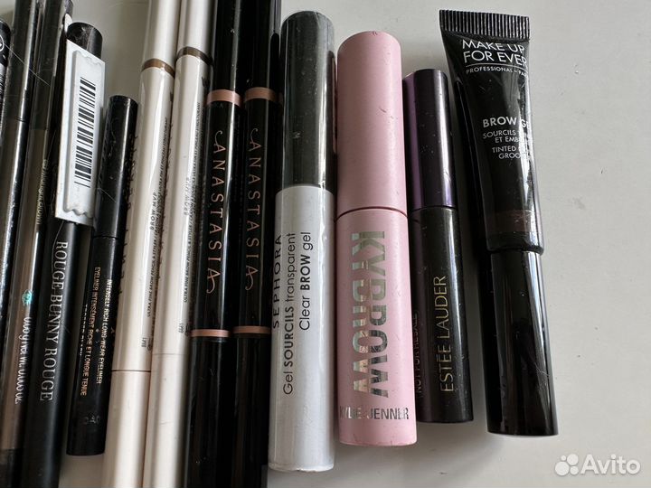 Продукты для бровей разных брендов