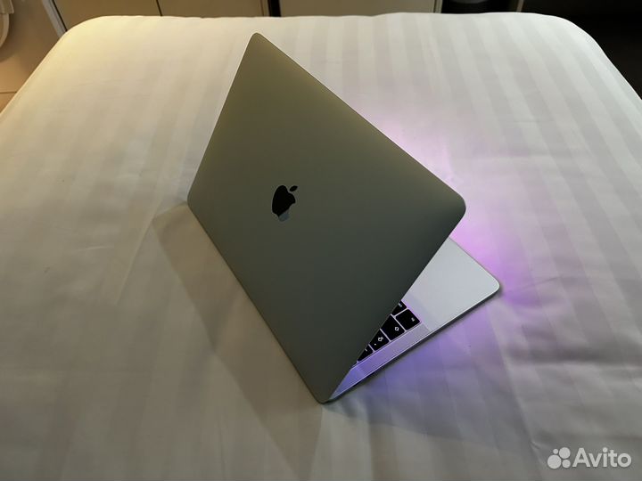 Apple Macbook Pro 13 2017 touchbar(180 циклов)