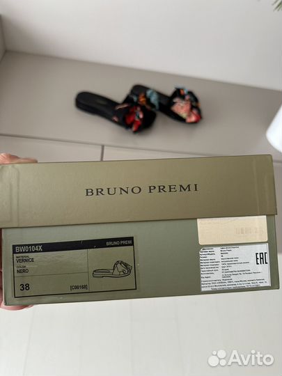 Шлепанцы женские 38