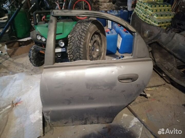 Дверь задняя левая Lanos Черная Серая Бежевая