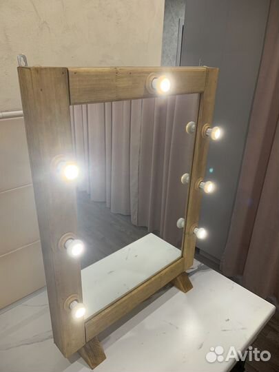 Зеркало с подсветкой (косметическое)