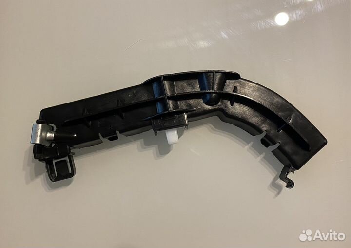 Кронштейн переднего бампера прав. Challenger 08-22