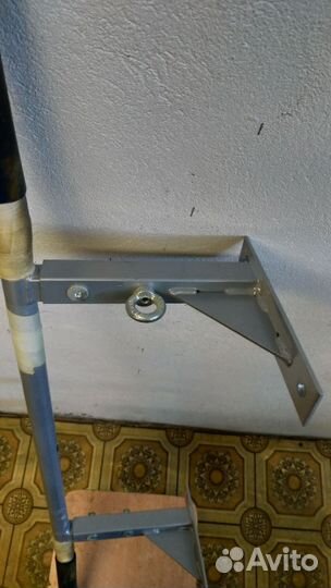 Турник настенный