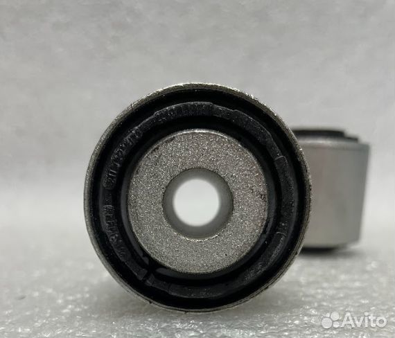 Сайлентблок рычага VAG 4M0407182A