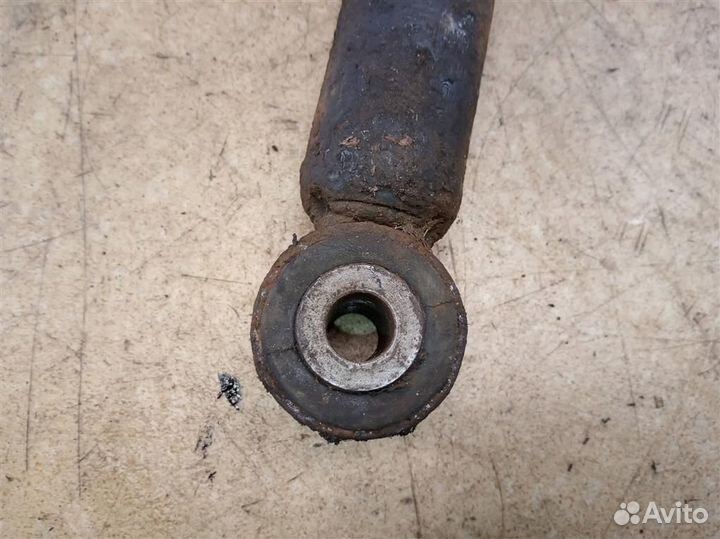 Амортизатор задний Nissan Navara