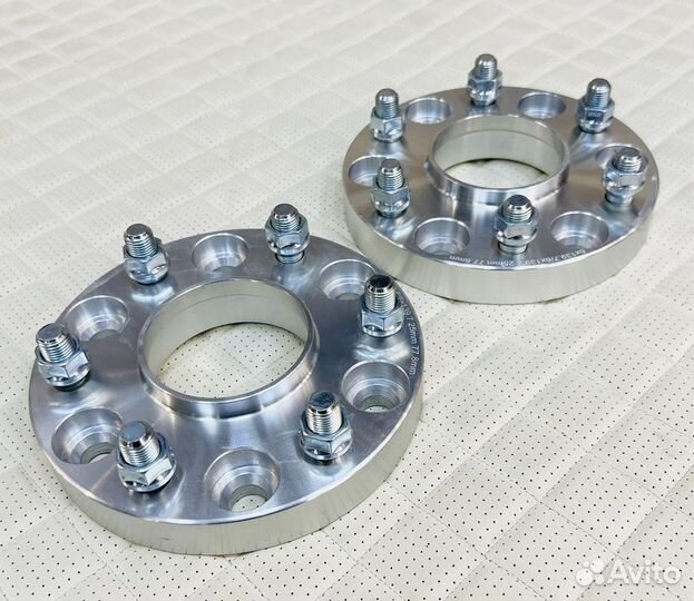 Колесные проставки 25 мм на Chevrolet Tahoe