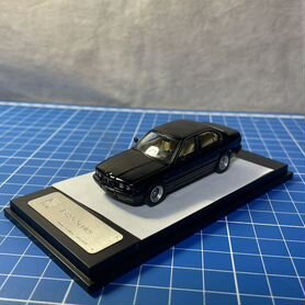 Модель автомобиля BMW E34 5 серия DCM 1:64