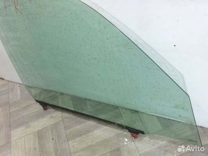 Стекло двери переднее правое Toyota Rav4 XA20