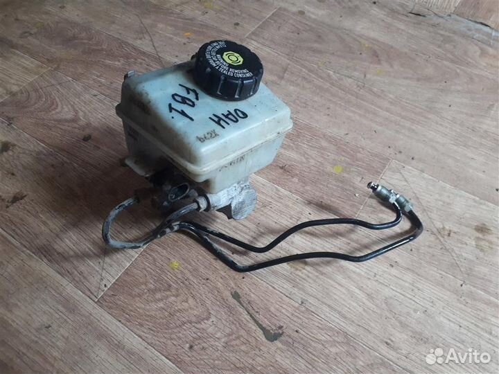 Цилиндр тормозной главный Opel Astra H sedan 2004