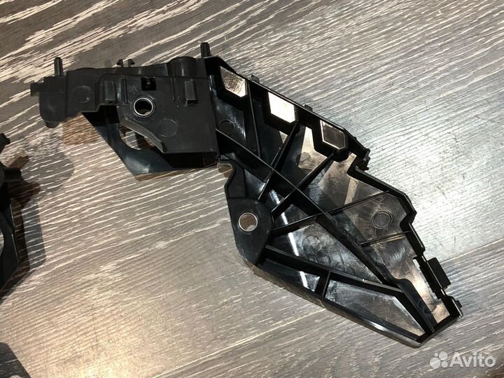 Кронштейны переднего бампера Tiguan 2020+