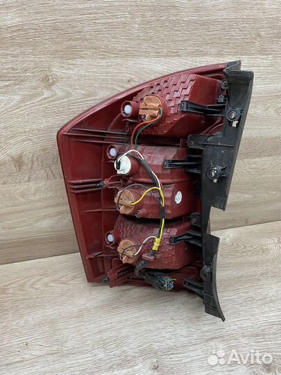 Фонарь задний правый Kia Carens 2 111682