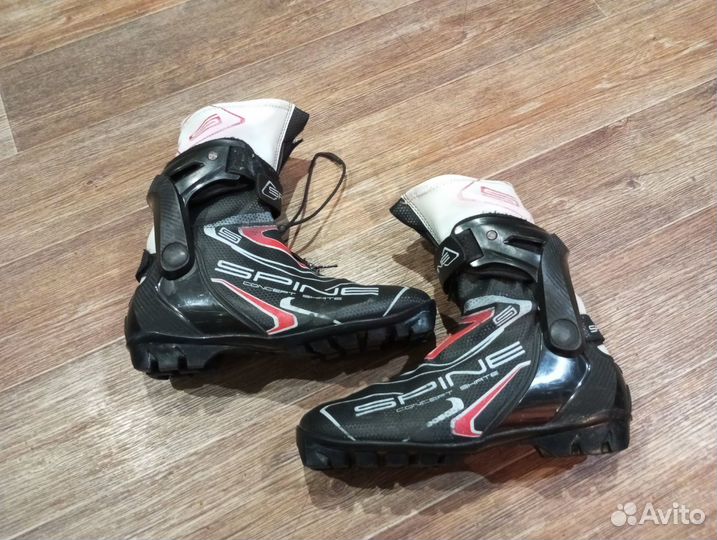 Лыжные ботинки