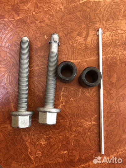 Крепеж для крепления запасного колеса