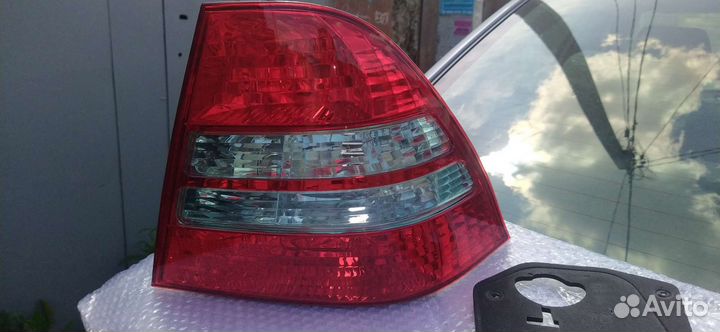 Фонарь задний правый Toyota Corolla 120