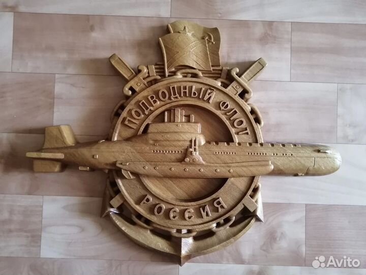 Эмблема из дерева