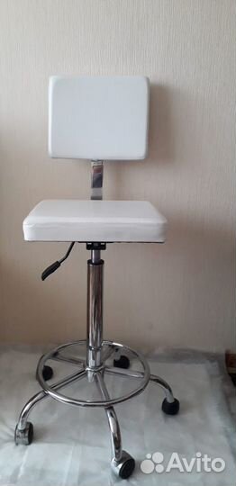 Стул косметолога со спинкой