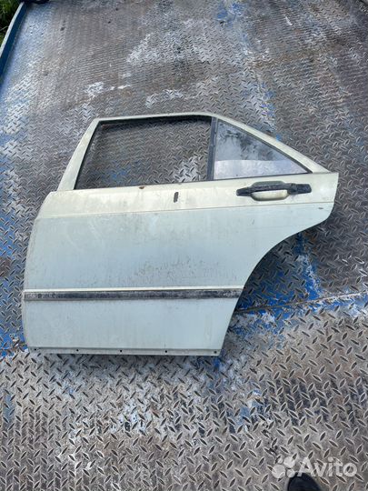 Левая задняя дверь mercedes 190 W201