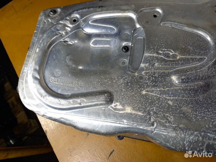 Корпус воздушного фильтра Mercedes C-Class W204