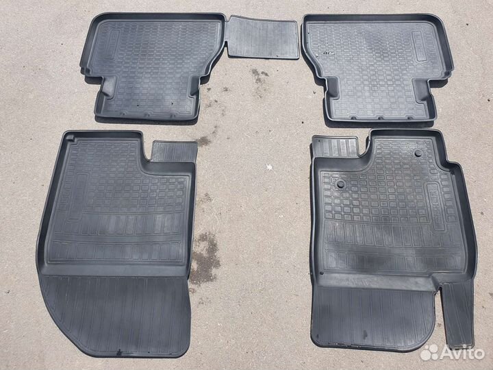 Продаю комплект резиновых ковров для Шевроле Эпика