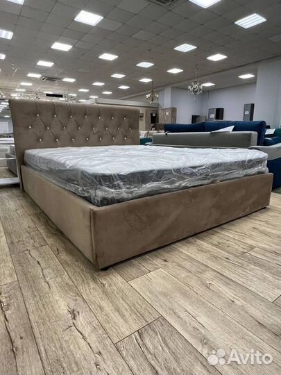 Кровать двухспальная