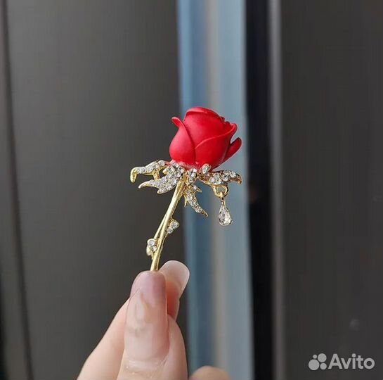 Брошь 