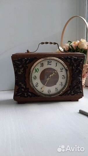 Настольные часы из дерева механические СССР