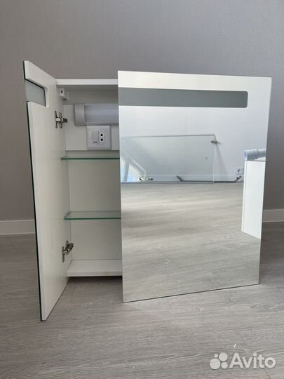 Зеркало шкафчик с подсветкой