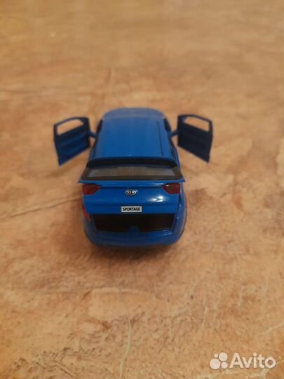 Игрушечный кроссовер KIA машинка