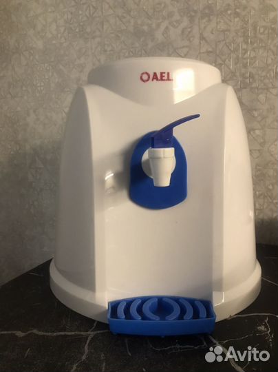 Куллер для воды настольный