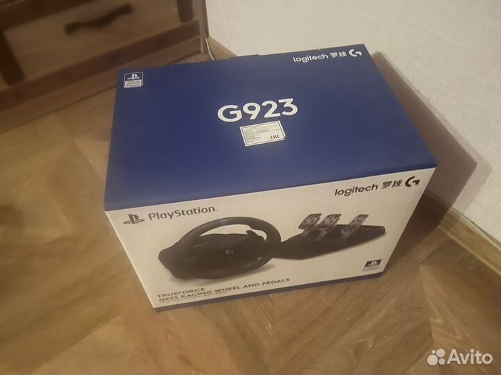 Руль с педалями Logitech