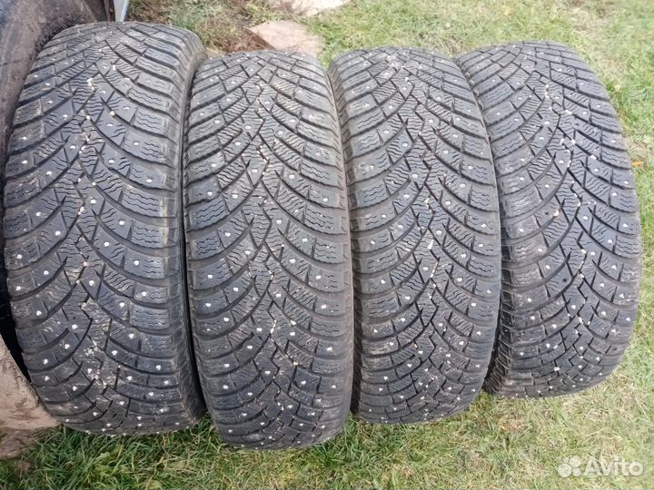 Pirelli Ice Zero 2 215/65 R16