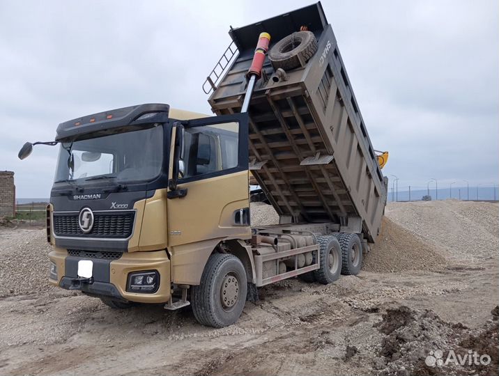 Водитель самосвала