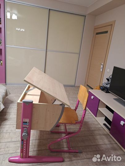 Школьная парта и стул